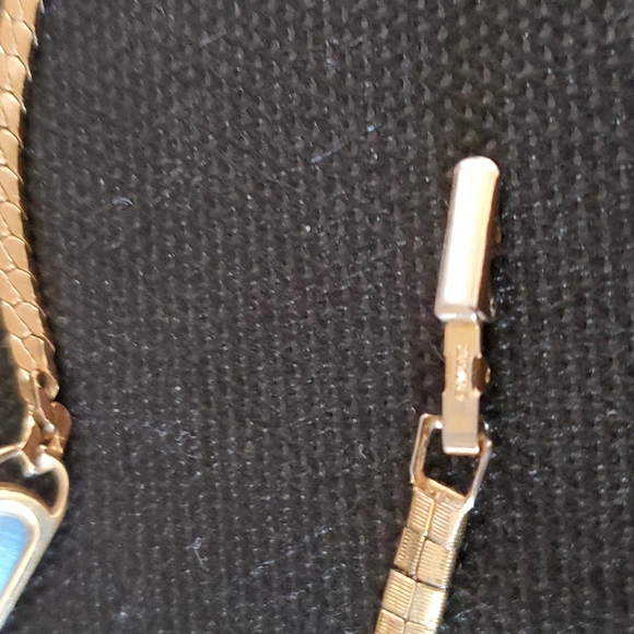 AVON 1970S VINTAGE 2 GOLDEN  BRACELETS - Picture 5 of 6